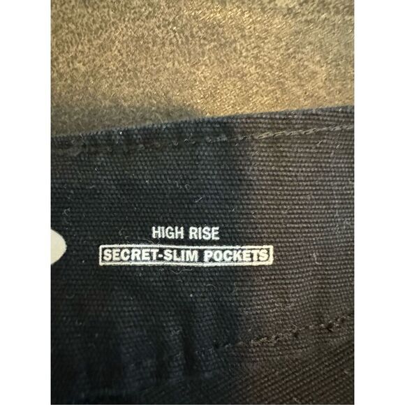 Old Navy Womens Secret Slim Pocket Hi Rise Black Capris Size 22 Plus - Picture 3 of 4